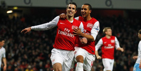 Samai Rekor Gol Bergkamp, Van Persie Dipuji Wenger