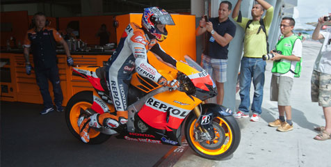 Casey Stoner Tercepat di Hari Kedua Uji Coba MotoGP Casey Stoner Tercepat di Hari Kedua Uji Coba MotoGP