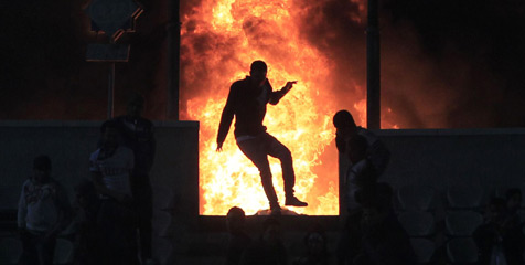 Kerusuhan Sepakbola Mesir Berlanjut, Fans Zamalek Bakar Stadion Kerusuhan Sepakbola Mesir Berlanjut, Fans Zamalek Bakar Stadion