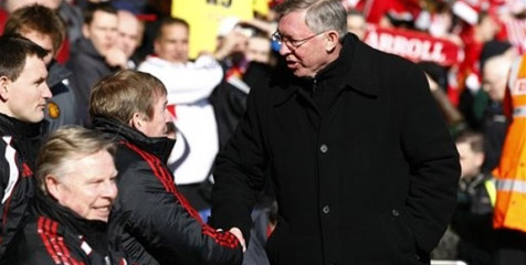 Fergie Ingin Tradisi Jabat Tangan Sebelum Laga Dipertahankan