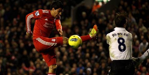 Suarez Dikecam Rooney, Dibela Dalglish Suarez Dikecam Rooney, Dibela Dalglish