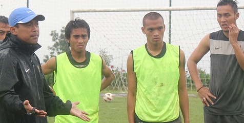 Pemain Timnas Mulai Lengkap, Aji Santoso Pun Bimbang Pemain Timnas Mulai Lengkap, Aji Santoso Pun Bimbang