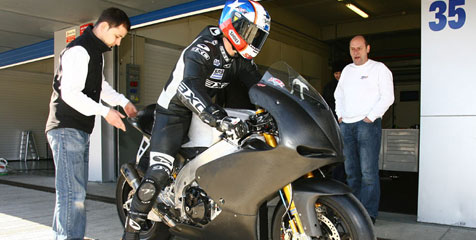 Akhirnya Ellison Kendarai Aprilia CRT Miliknya Akhirnya Ellison Kendarai Aprilia CRT Miliknya