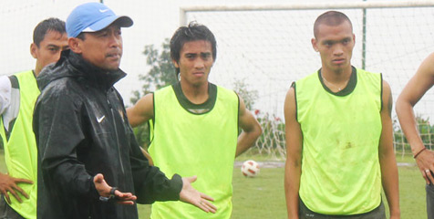 Aji Santoso Tak Pasang Target Tinggi Hadapi Bahrain