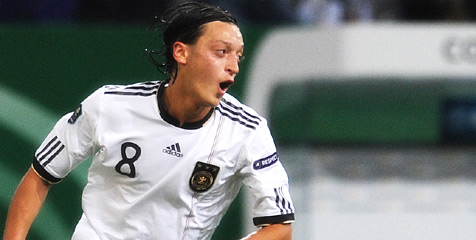 Mesut Ozil Pemain Terbaik Jerman 2011 Mesut Ozil Pemain Terbaik Jerman 2011