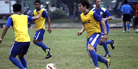 Persib Bandung Masih Berburu Goal Getter