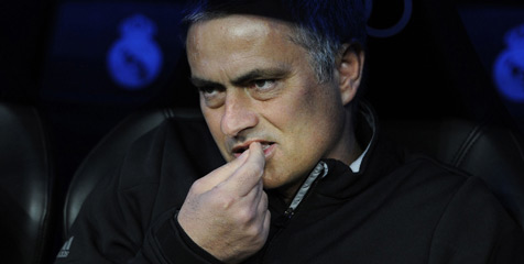 Mantan Wasit Sepakat Bela Pique, Kecam Mourinho