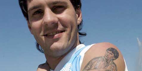 Tato Messi di Lengan Sang Kakak