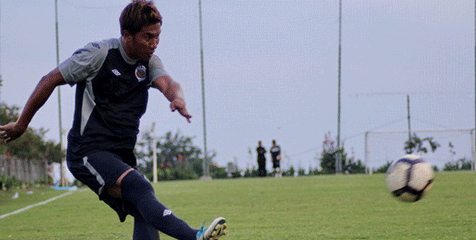 Ingin Sepaket Dengan Leonard, Along Urung Gabung Persib