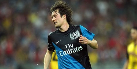 Rosicky Menolak Tawaran Besar Demi Arsenal