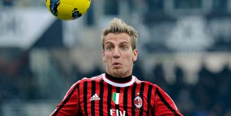 Maxi Lopez Ingin Milan Sua Barca di Final Maxi Lopez Ingin Milan Sua Barca di Final