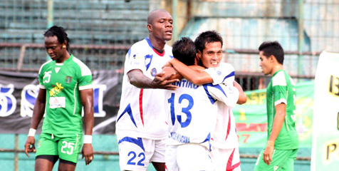 HT Review: Persiku Curi Dua Gol di Surabaya