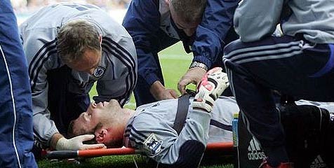Insiden Petr Cech Bantu Selamatkan Muamba Insiden Petr Cech Bantu Selamatkan Muamba