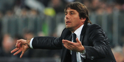 Tottenham Inginkan Antonio Conte
