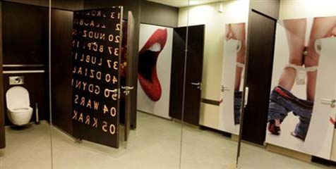 Foto: Toilet Unik dan Mewah Untuk EURO 2012