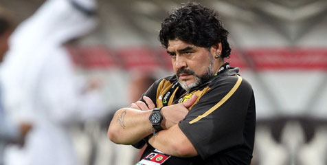 Istrinya Diserang, Maradona Sebut Fans Pengecut