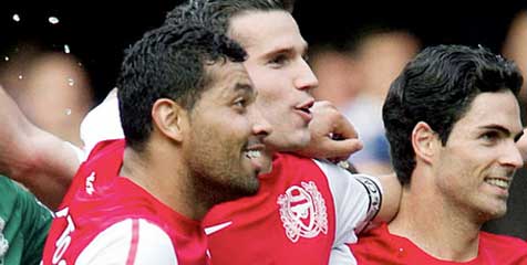 Santos: Seperti Ronaldo, RVP Penyerang Terbaik Santos: Seperti Ronaldo, RVP Penyerang Terbaik