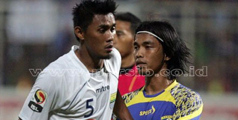Lawan Persegres, Persib Bandung Kehilangan Dua Pilar Pertahanan
