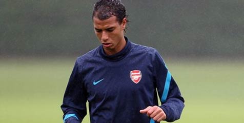 Chamakh: Saya Akan Bertahan di Arsenal Chamakh: Saya Akan Bertahan di Arsenal