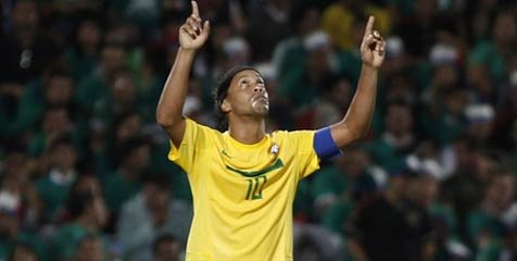Menezes: Ronaldinho Tak Bisa Diabaikan Menezes: Ronaldinho Tak Bisa Diabaikan