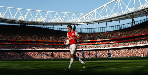Wenger: Van Persie Tak Akan Ke City!