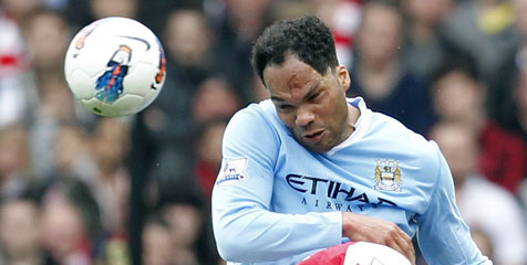 Lescott Bersumpah Tidak Menyerah Kejar United