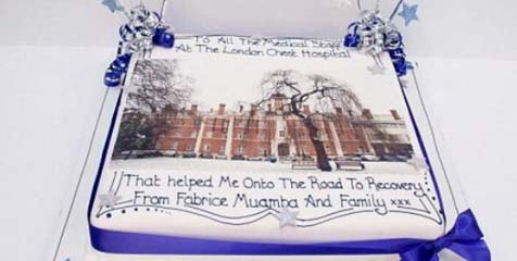 Kue Raksasa Dari Muamba Untuk London Chest Hospital Kue Raksasa Dari Muamba Untuk London Chest Hospital