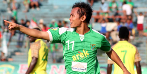 Divisi Utama (LI): Dua Gol Basuki Menangkan Persebaya Divisi Utama (LI): Dua Gol Basuki Menangkan Persebaya