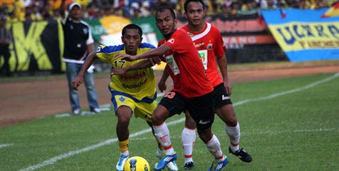 HT Review: Gol Belum Tercipta di Gresik