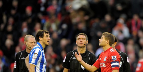 Wasit Andre Marriner Pimpin Derby Manchester