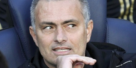 Mourinho Semangati Chelsea Lewat SMS