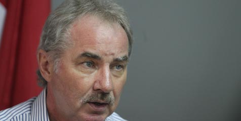 Alfred Riedl Pantau Duel Arema vs Persib Bandung