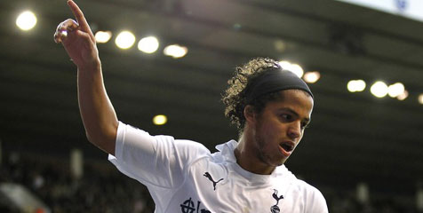 Dos Santos Menuju Pintu Keluar Tottenham