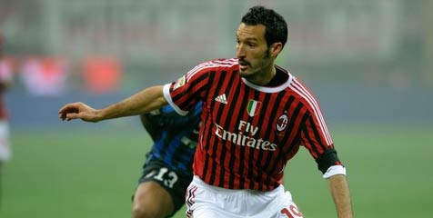 Zambrotta Masih Tunggu Kejelasan Nasibnya di Milan