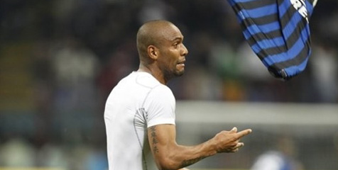 Mourinho Minta Bek Kanan Seperti Maicon