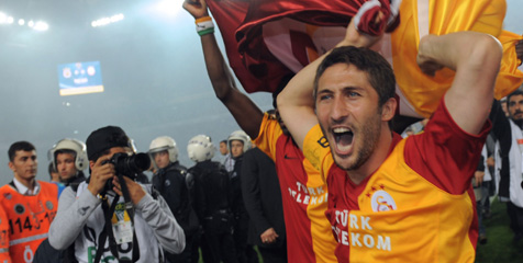 Liga Turki: Galatasaray Juara, Satu Nyawa Melayang Liga Turki: Galatasaray Juara, Satu Nyawa Melayang