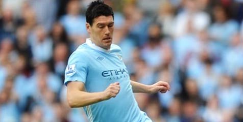 Gareth Barry Sempat Cemas Trofi Juara Melayang