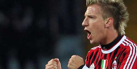 Maxi Lopez Tidak Dipertahankan Oleh Milan