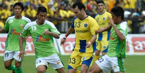 ISL Review: Mitra Kukar Hancurkan Persegres 4-1