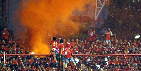 Persiraja Dalam Tekanan Suporter PSM Makassar Persiraja Dalam Tekanan Suporter PSM Makassar