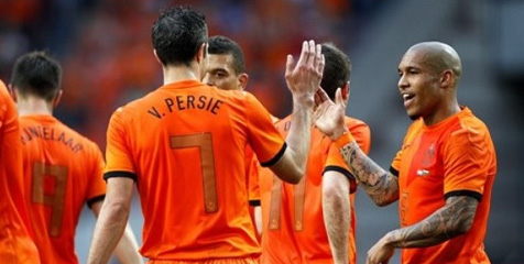 Keluarga: RVP Sebaiknya Bertahan Di Arsenal