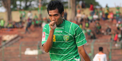 HT Review: Lapis Kedua Persebaya Ungguli PSLS