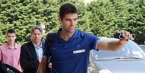 Beresiko, Alasan Blanc Coret Gourcuff