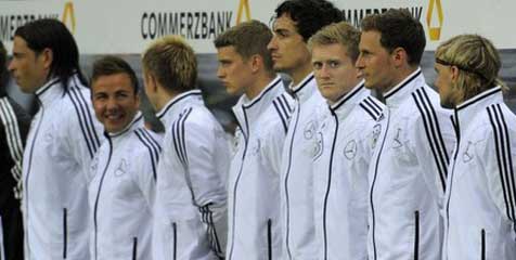 Van Basten: Pertahanan Jerman Bermasalah