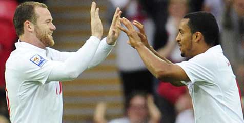 Walcott: Tak Sulit Gantikan Rooney Walcott: Tak Sulit Gantikan Rooney