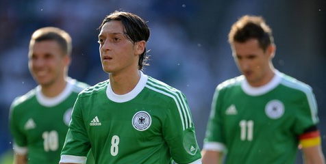 Ozil: Saya Belum Sehebat Zidane