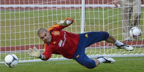 Valdes Tak Iri Meski Menjadi Pelapis Casillas