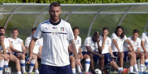 Daniele De Rossi Jadi Pemain Bertahan