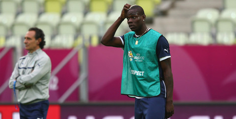 Pelatih dan Kapten Italia Dukung Balotelli Pelatih dan Kapten Italia Dukung Balotelli