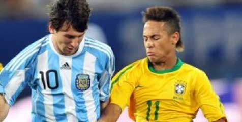 Neymar Bertukar Kostum Dengan Messi